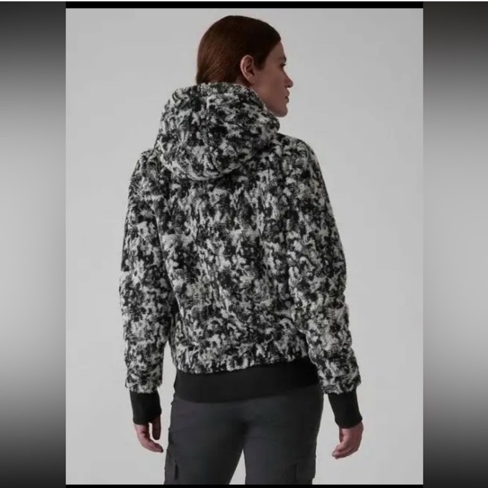 Athleta > Black and White Patterned Sherpa Thumb Hole Hoodie Sweatshirt Medium - Picture 7 of 10